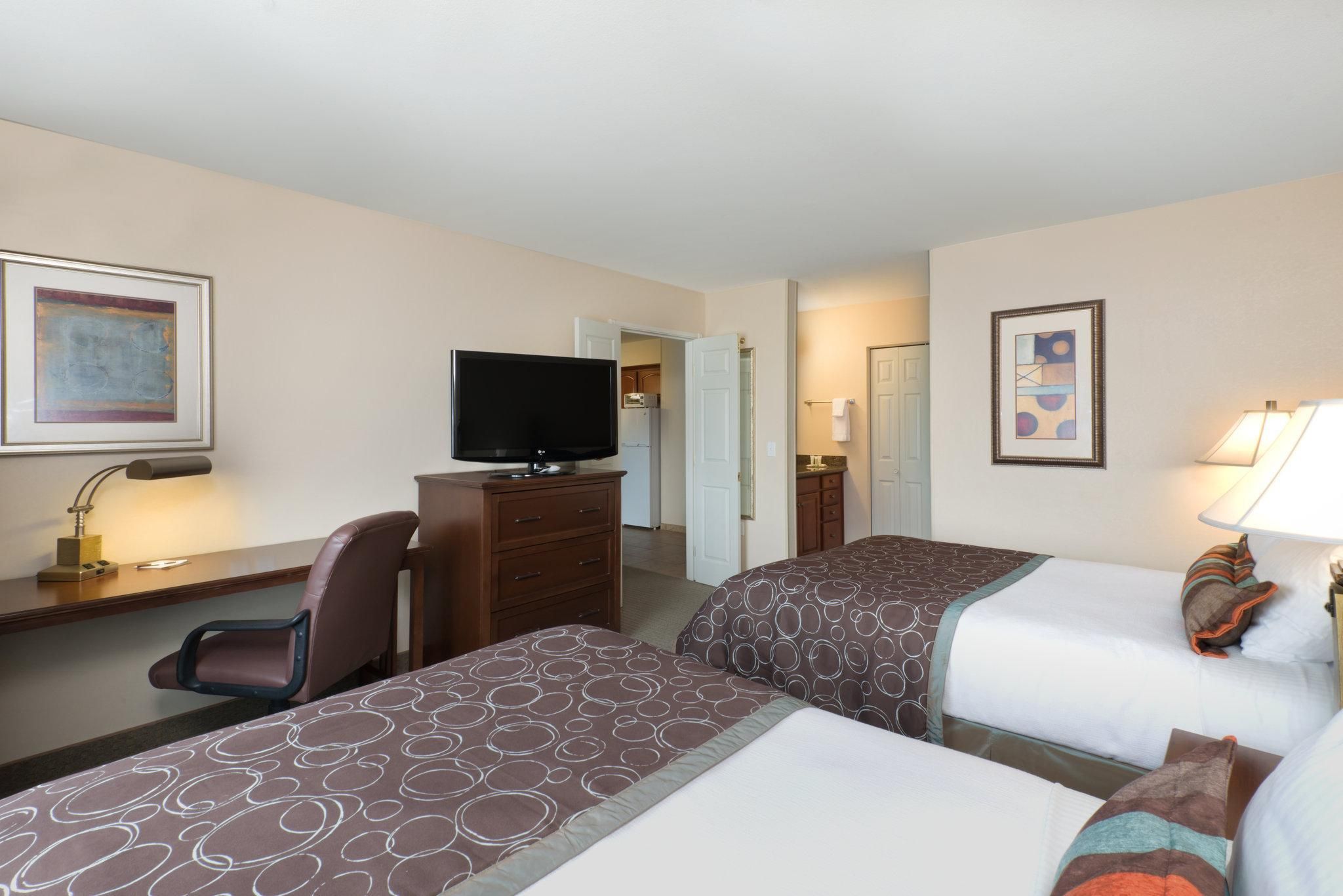 2 Bedroom Suite 1 King 2 Double Non-Smoking