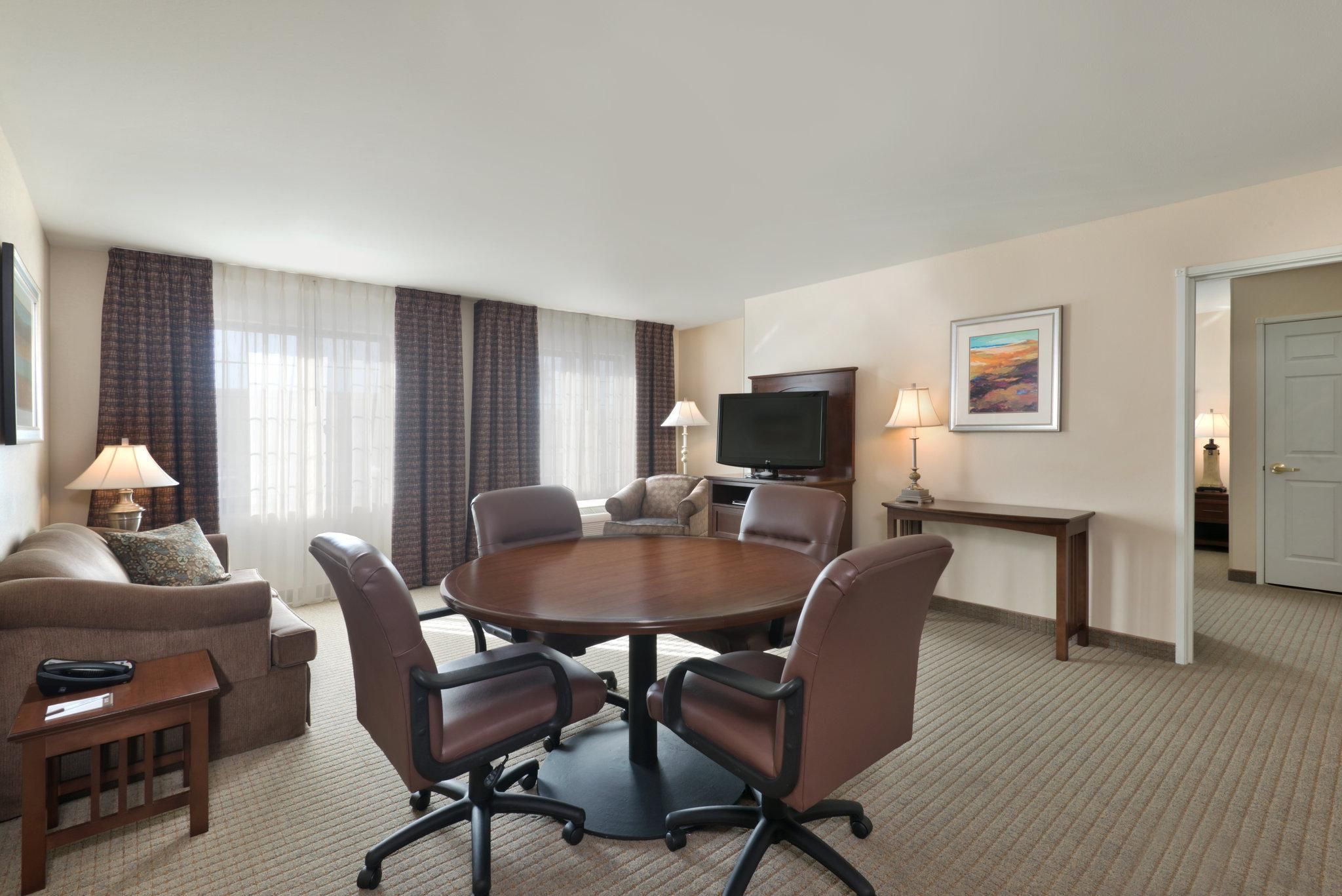 1 Bedroom Suite 1 Queen Bed Non-Smoking