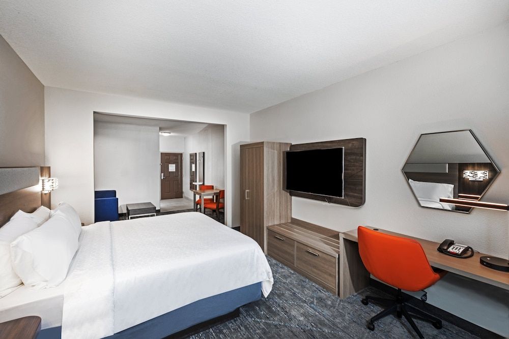 Suite, 1 King Bed (Extra Floor Space)