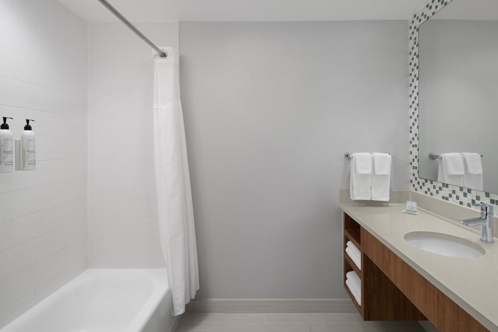 undefined SpringHill Suites by Marriott Houston Intercontinental Arprt 9