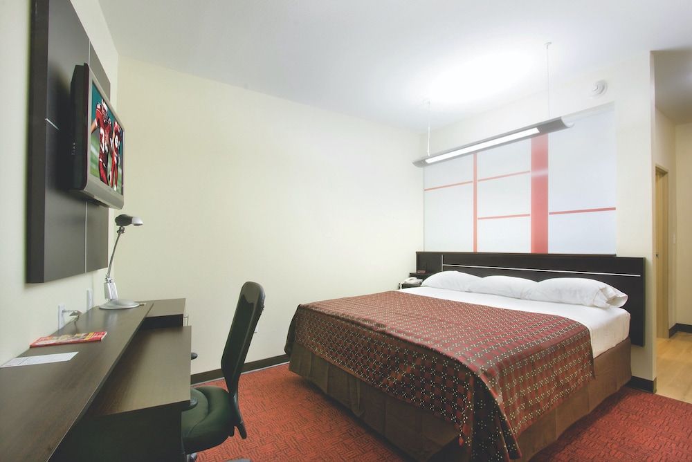 Suite, 1 King Bed, Non Smoking, Kitchen