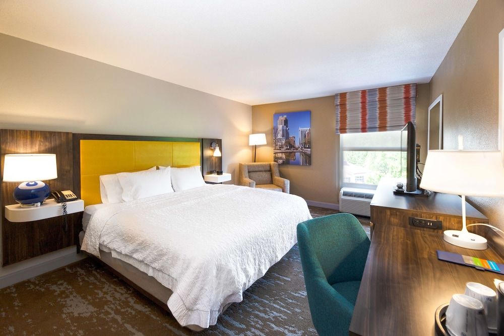 Suite, 1 King Bed, Kitchen