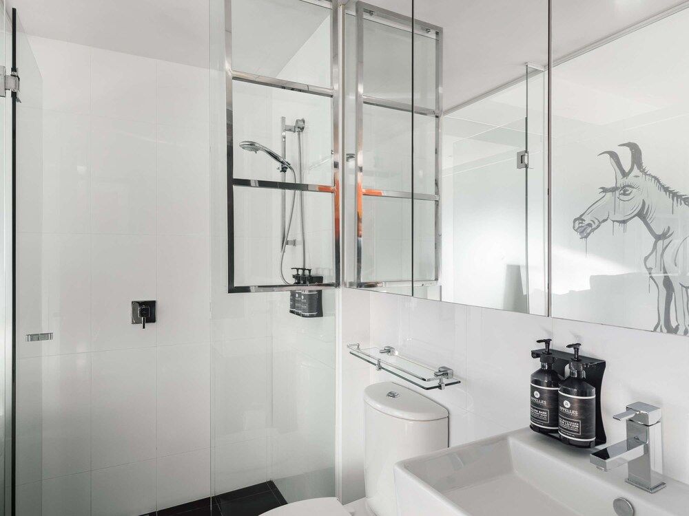 The Cullen Melbourne - Art Series Deluxe Studio, 2 Bedrooms 2