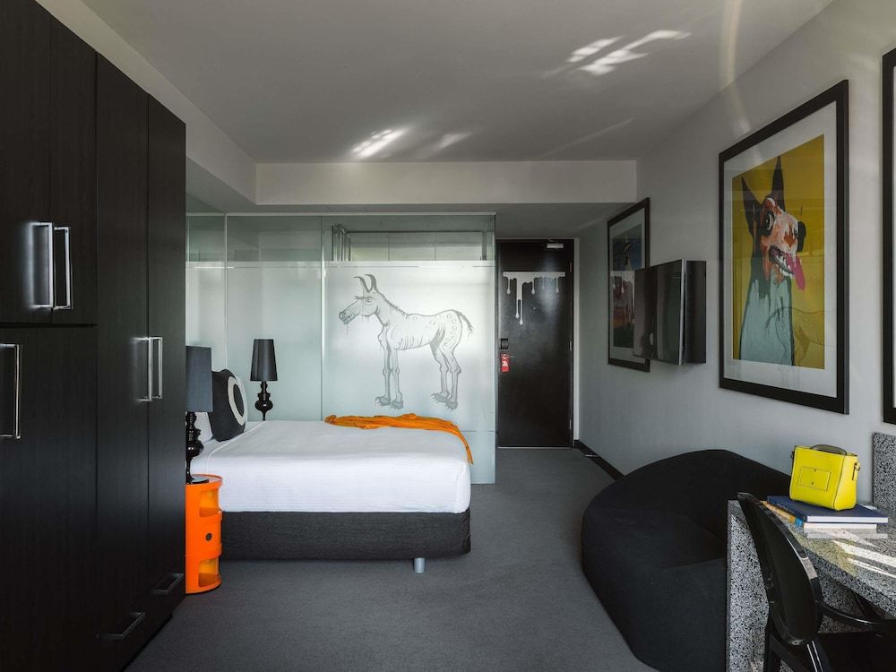 The Cullen Melbourne - Art Series Deluxe Studio, 2 Bedrooms
