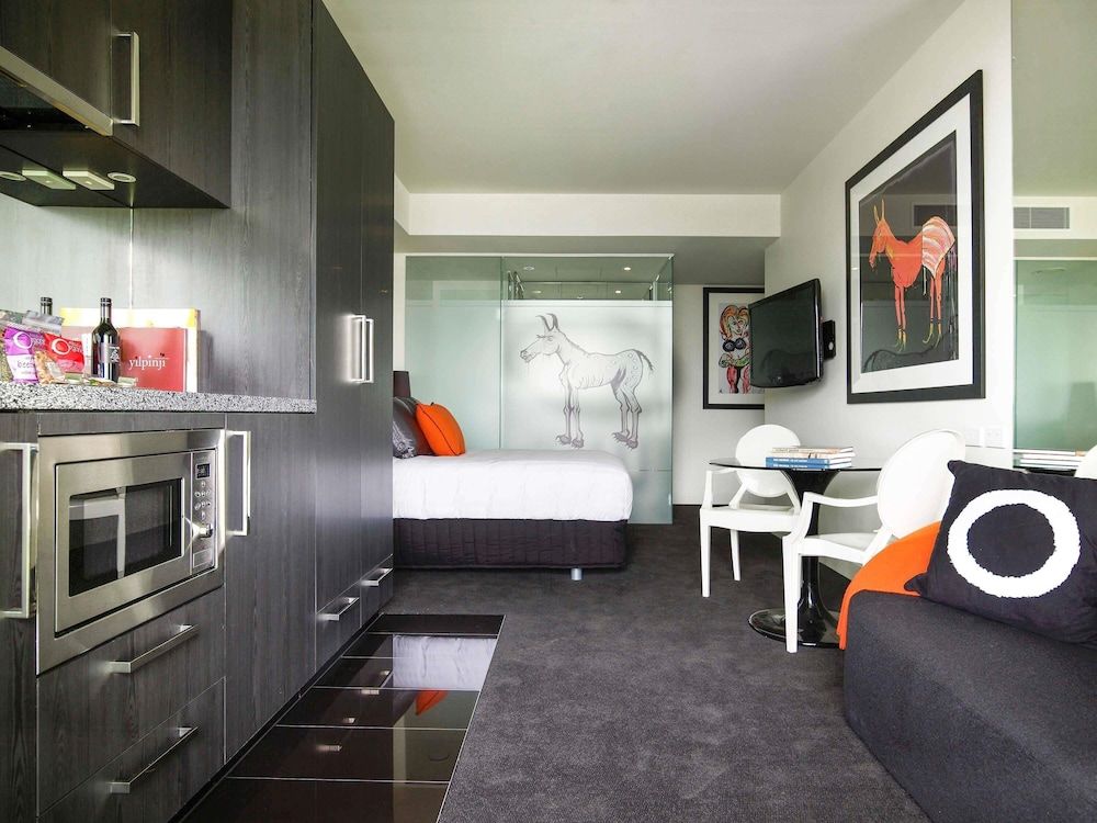 The Cullen Melbourne - Art Series Studio, 1 Queen Bed (Studio Suite) 3