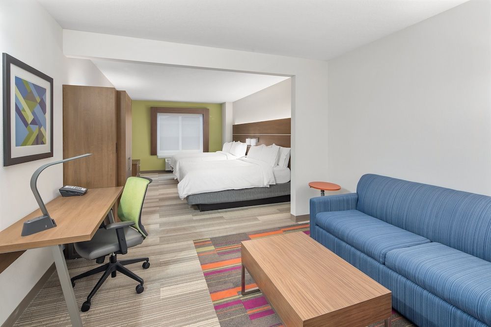 Suite, 2 Queen Beds, Mobility Accessible