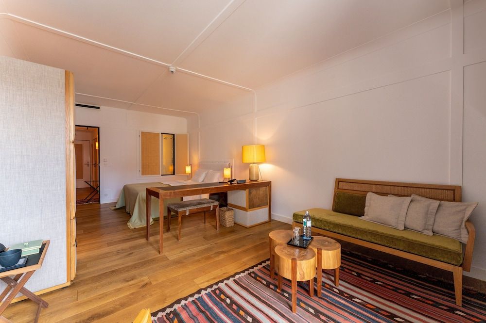 undefined Louis Hotel 9
