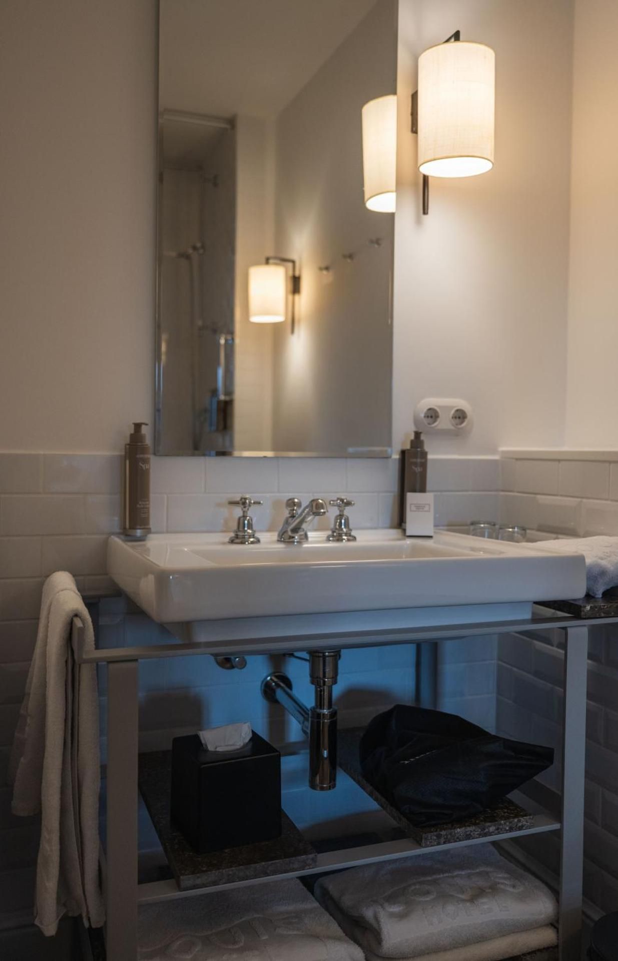 undefined Louis Hotel 5