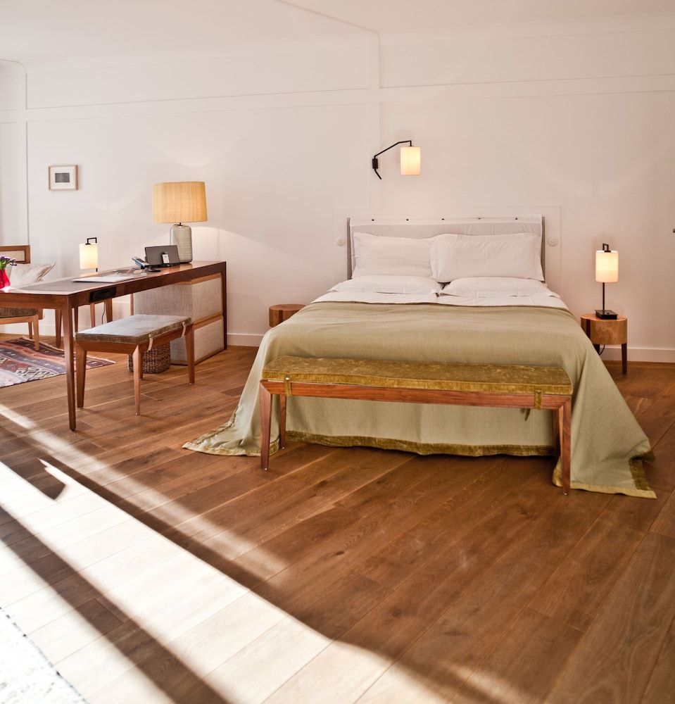 Louis Hotel