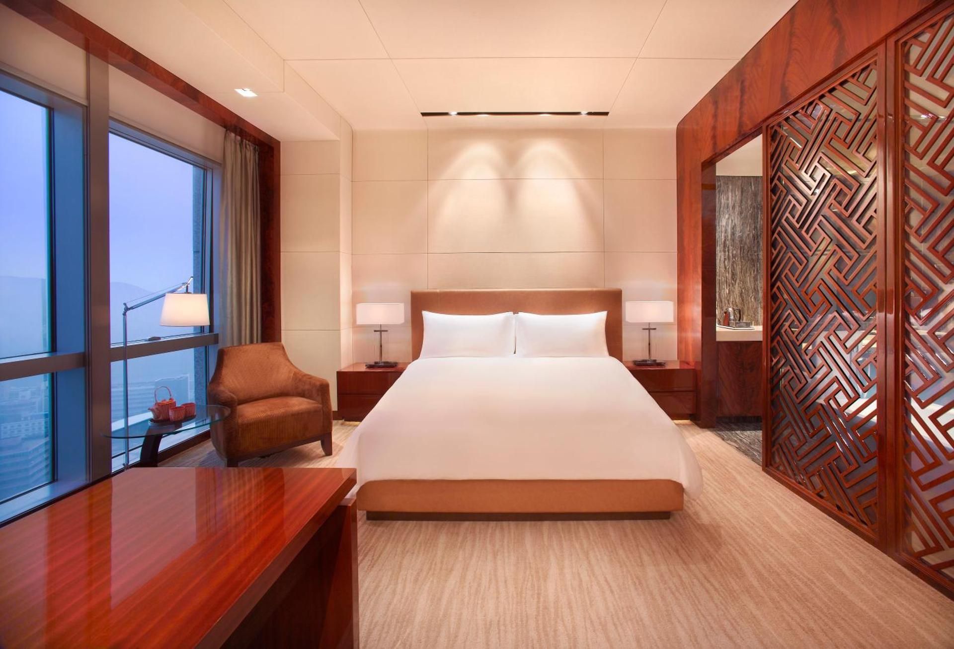 1 King Bed Club Access Deluxe