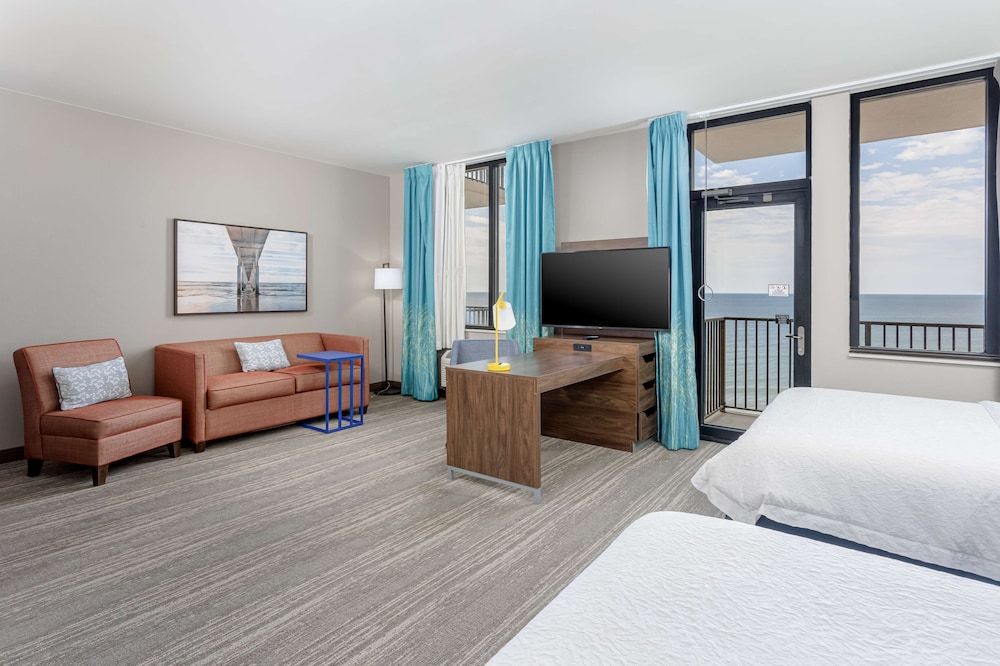 2 Queens direct beach view, Accessible Tub, Studio