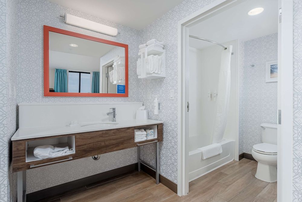 2 Queens Partial Beach view, Hearing Accessible, Studio Suite