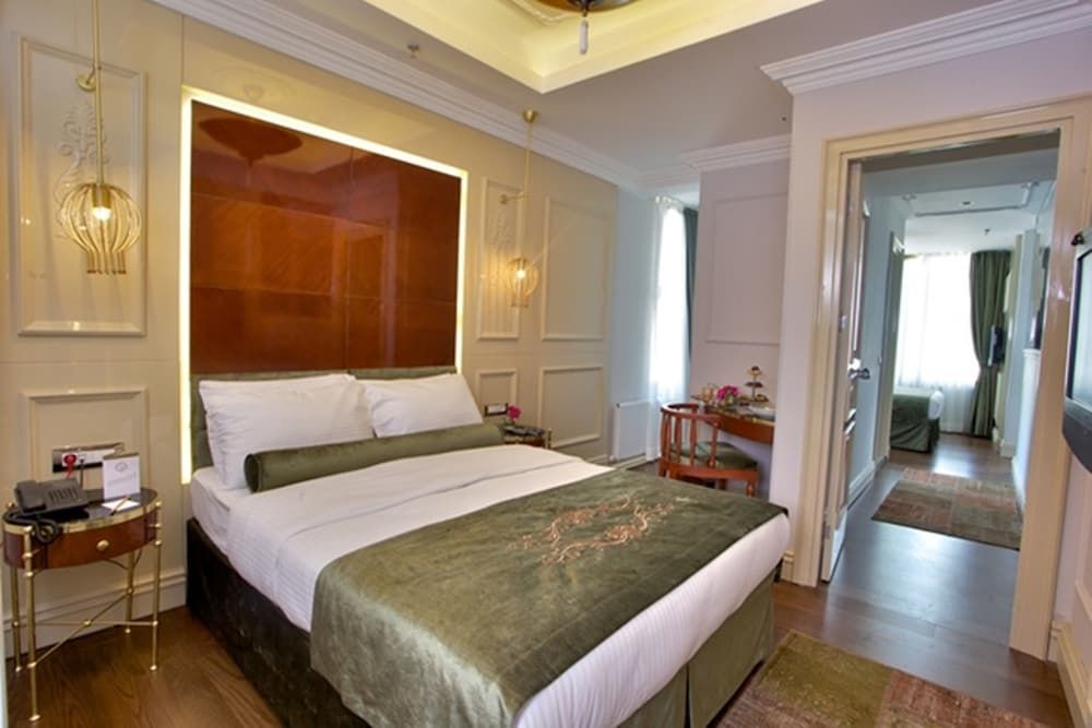 Family Suite, 3 Bedrooms, Connecting Rooms, Corner