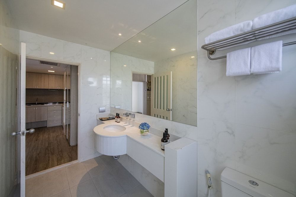 NH Boat Lagoon Phuket Resort Marina Superior Room 3