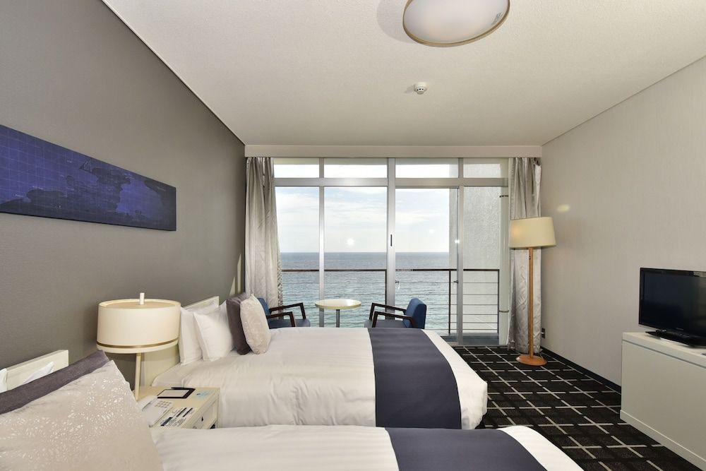 [Upper Floor] Ocean View Twin Room C (376 sqft) Non Smoking