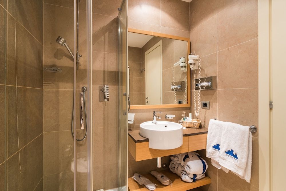 Hotel Sirmione Terme Classic Single Room 3