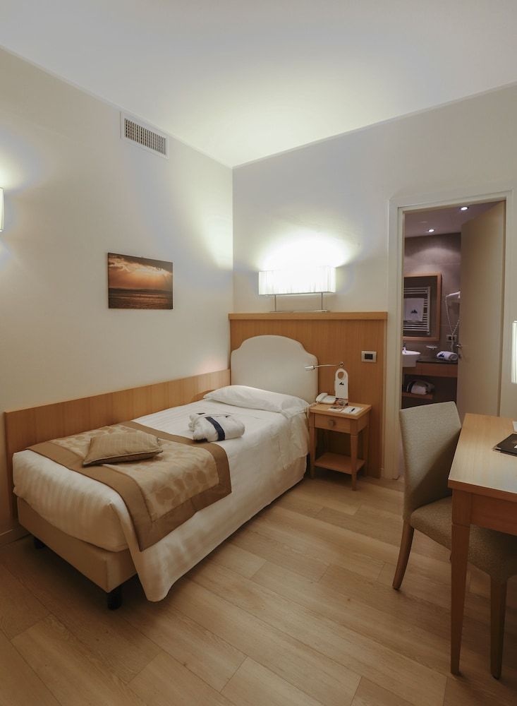 Hotel Sirmione Terme Classic Single Room 2