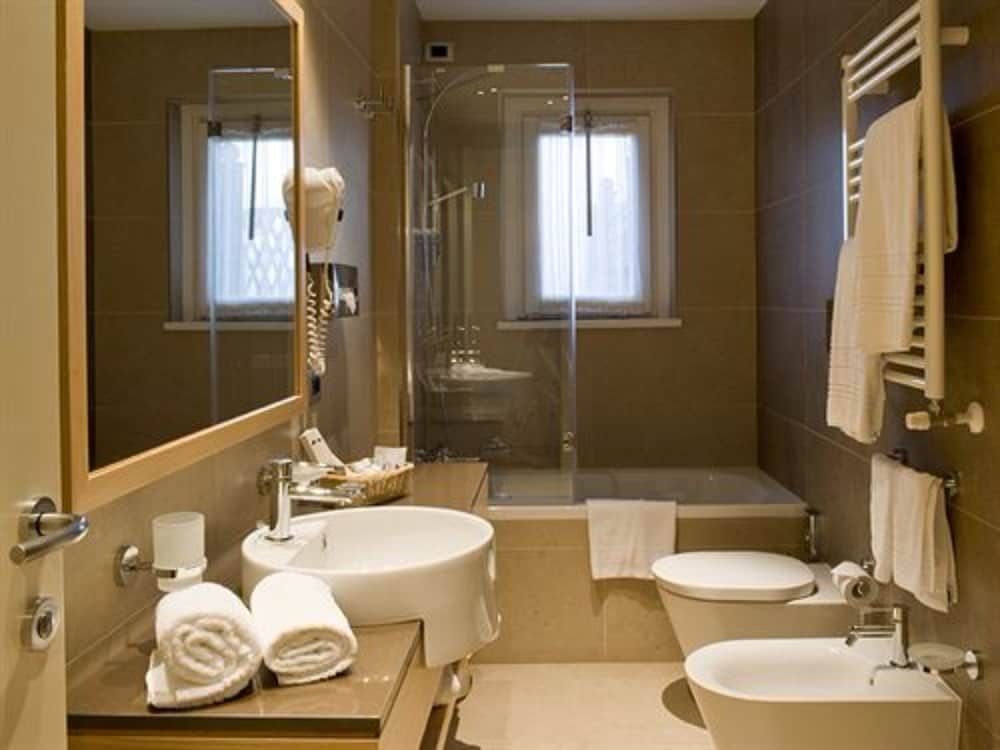 Hotel Sirmione Terme Deluxe Single Room, Balcony 3