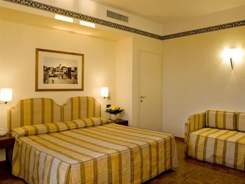 Hotel Sirmione Terme Family Double Room 2