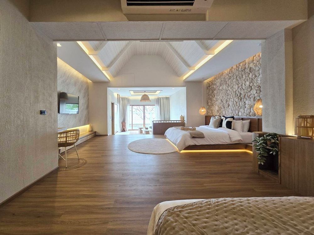 Luxury Beachfront Pool Villa