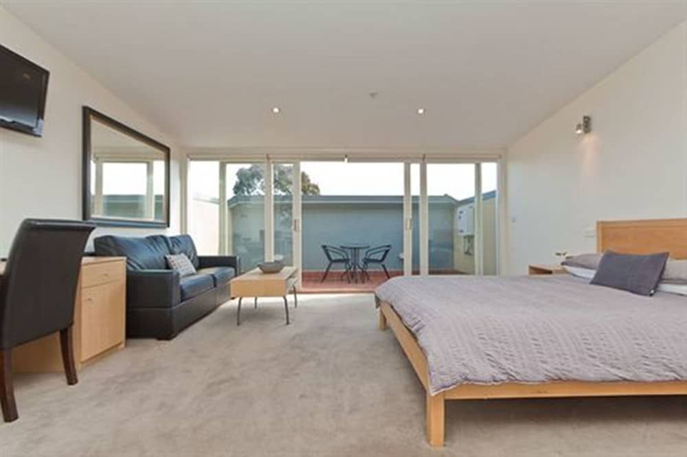 Sixty Two on Grey Studio 4