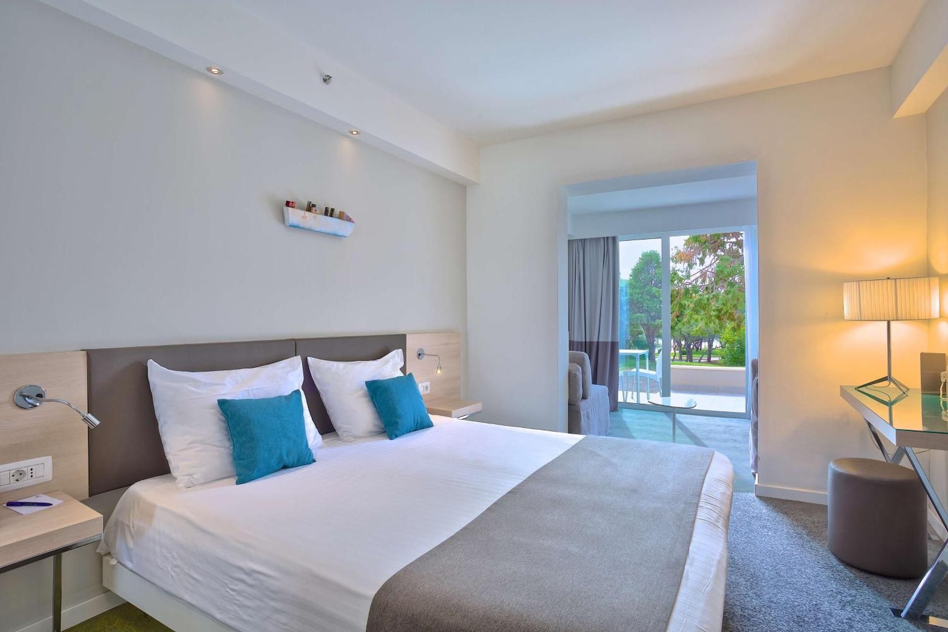 Family room with terrace sea side