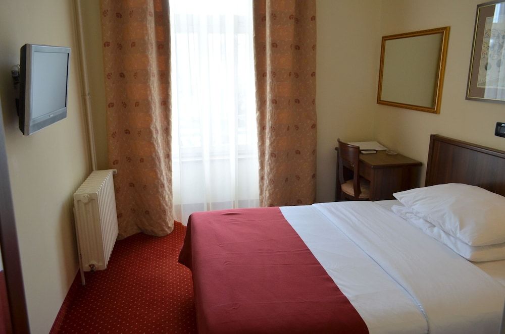 Hotel Continental Standard Single Room 2