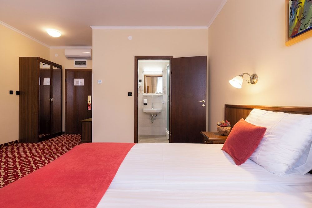 Hotel Continental Standard Double or Twin Room 3