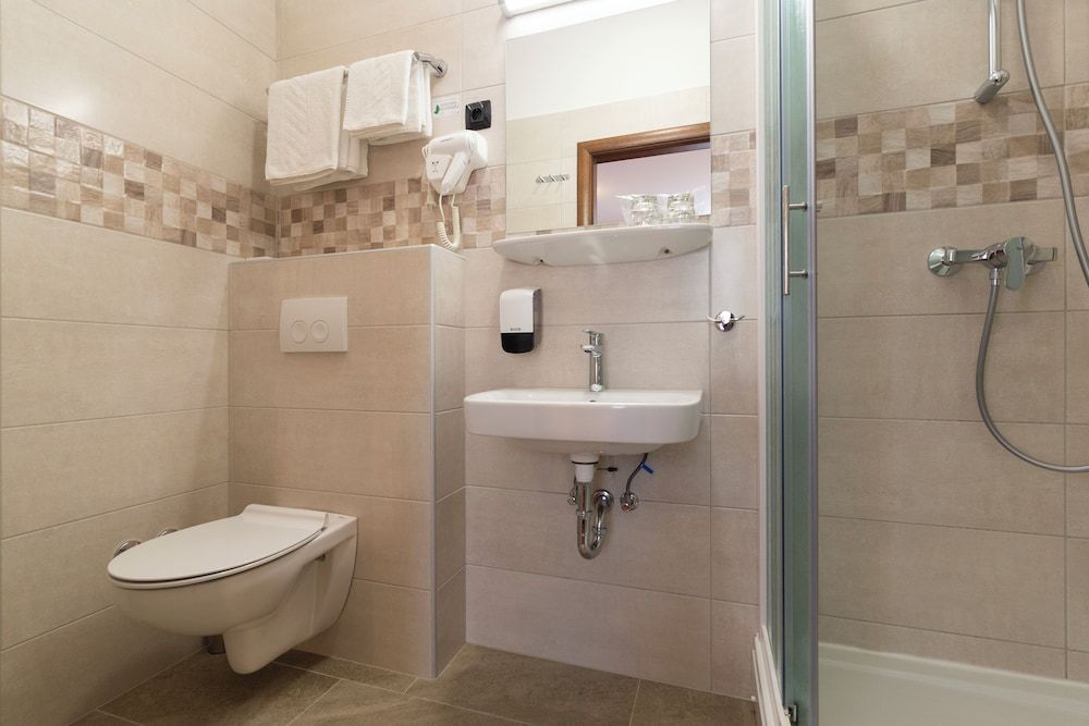 Hotel Continental Standard Double or Twin Room 4