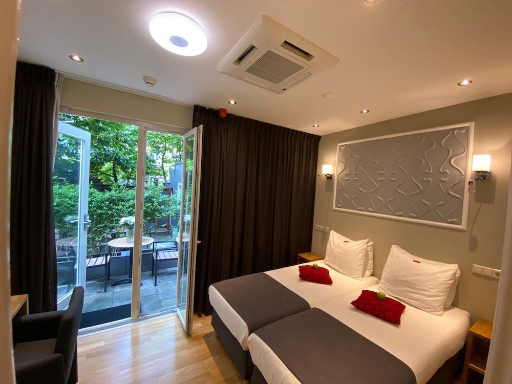 Twin Room, 2 Twin Beds, Terrace, Garden View