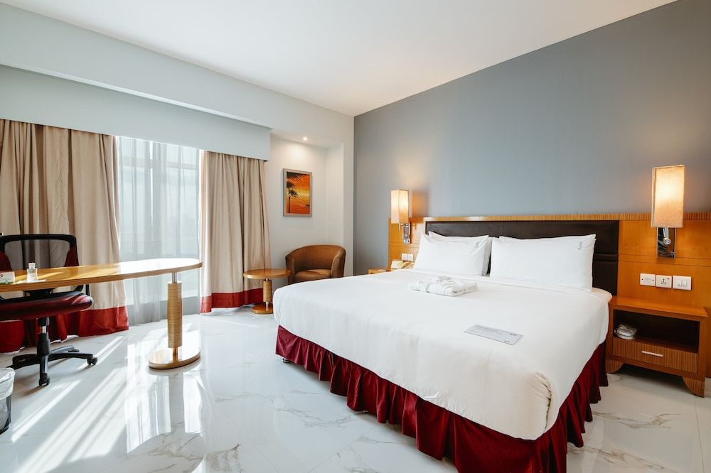 Premium Room, 1 Double Bed, Smoking, Club Lounge Access