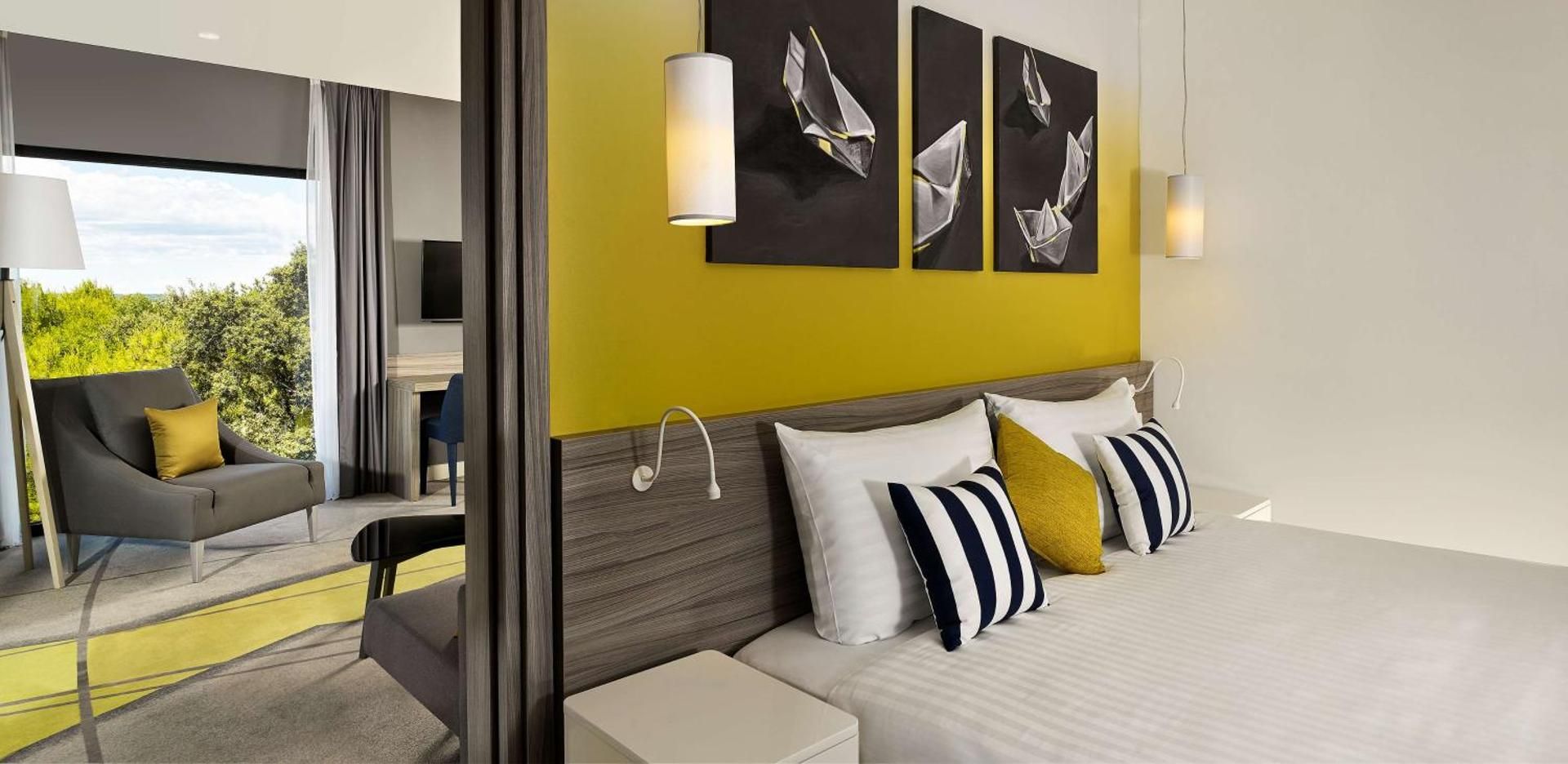 Deluxe Suite with Sea View