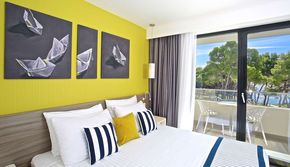 Room, Balcony, Pool View (Guest)