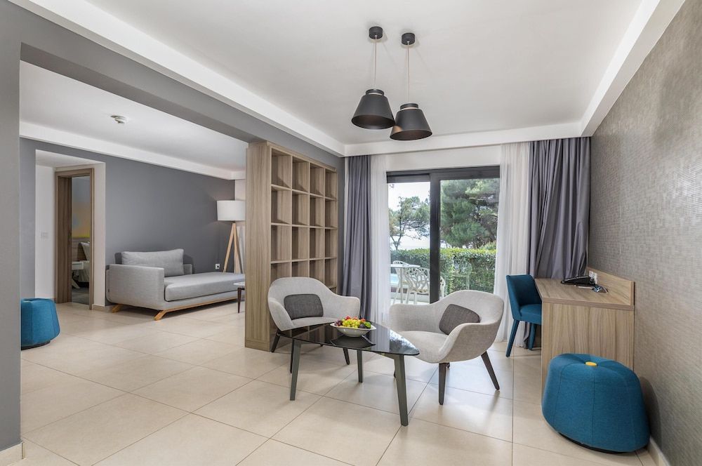 Suite, 2 Bedrooms, Garden Area