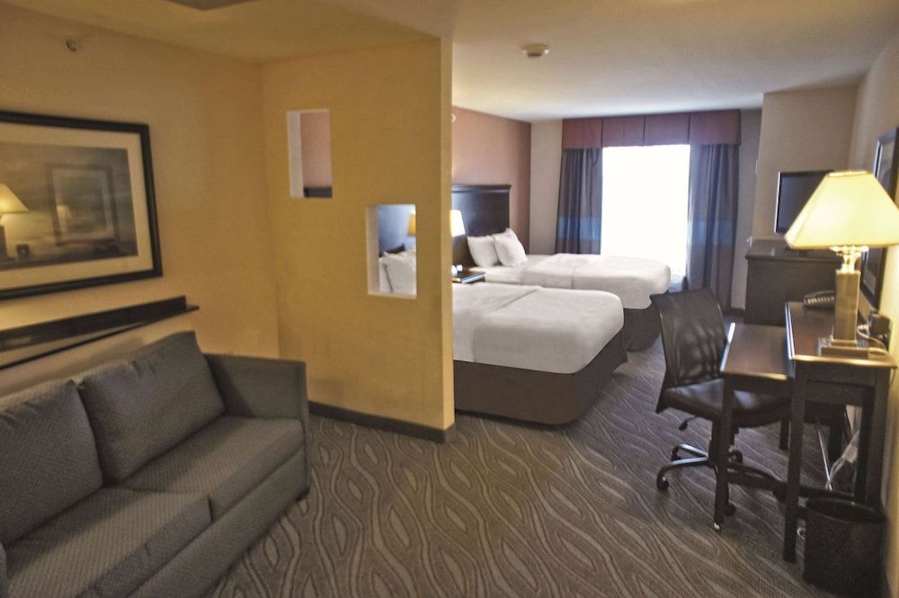 Suite, 2 Queen Beds, Non Smoking