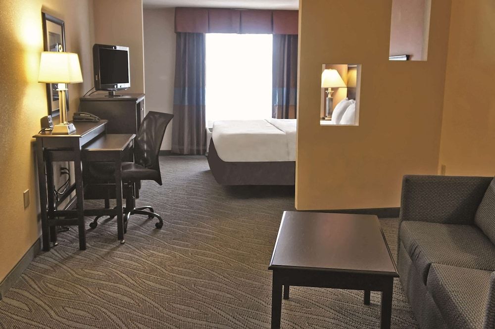 Suite, 1 King Bed, Non Smoking