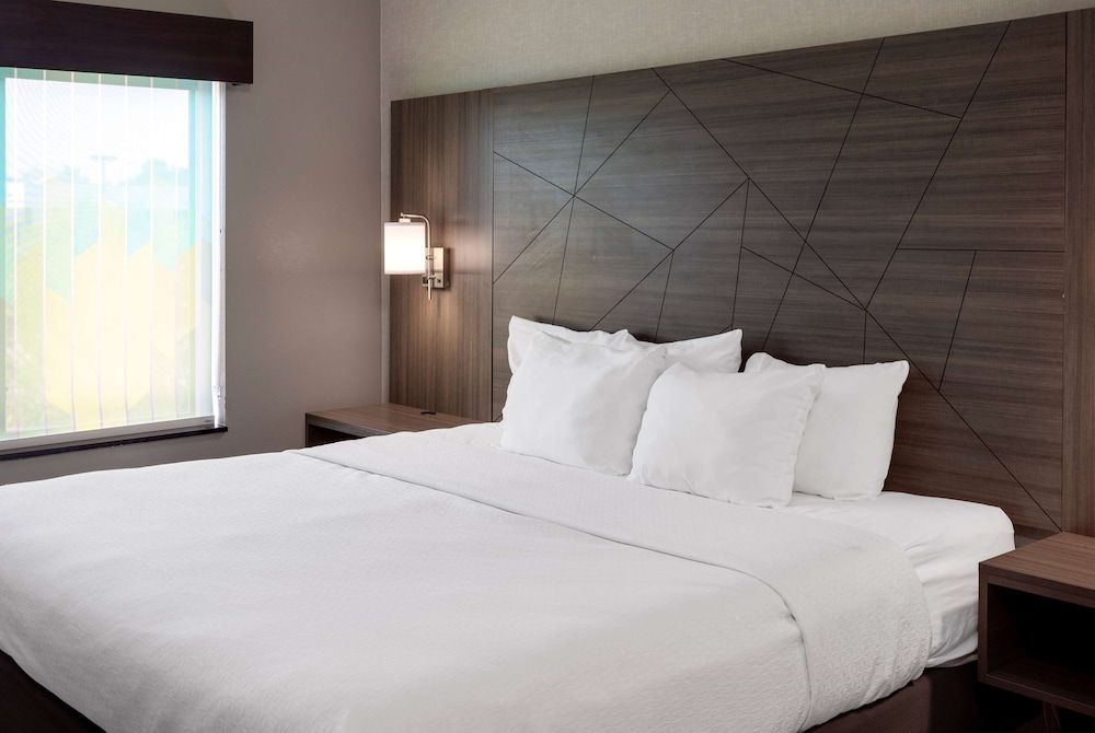 Room, 1 King Bed, Accessible, Non Smoking (Mobility Accessible)