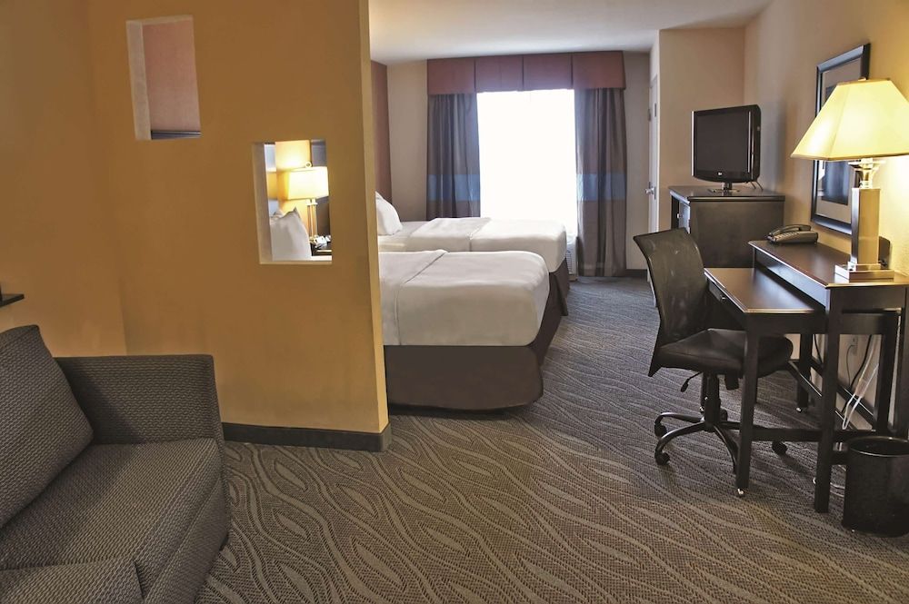 Suite, 2 Queen Beds, Non Smoking