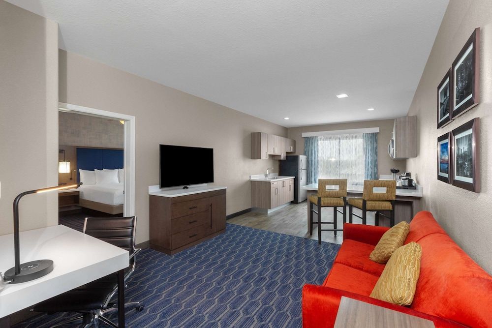 undefined La Quinta Inn & Suites by Wyndham Houston Channelview 9
