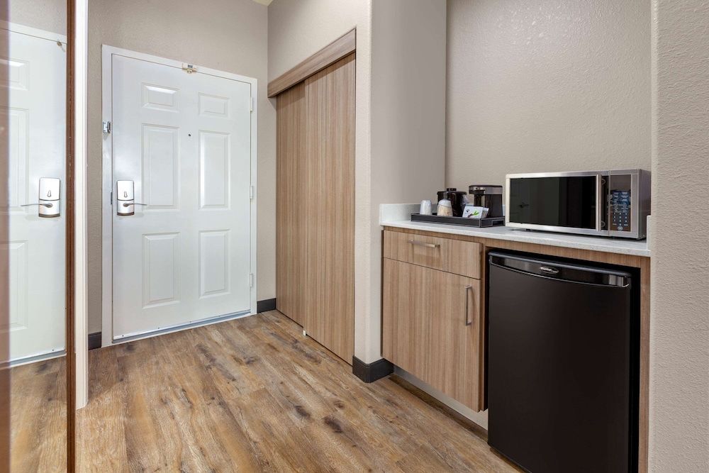 undefined La Quinta Inn & Suites by Wyndham Houston Channelview