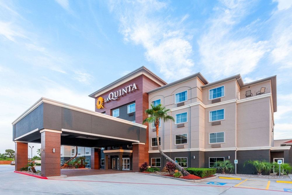 undefined La Quinta Inn & Suites by Wyndham Houston Channelview 5