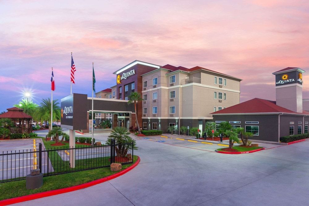 undefined La Quinta Inn & Suites by Wyndham Houston Channelview 6
