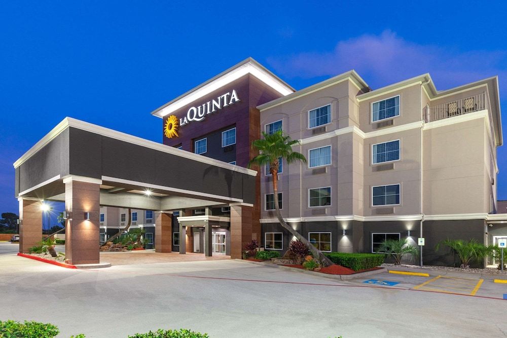 undefined La Quinta Inn & Suites by Wyndham Houston Channelview 8