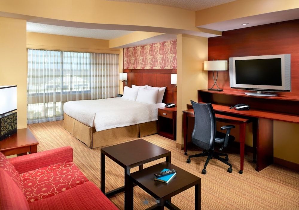 Suite, 1 King Bed with Sofa bed, Non Smoking