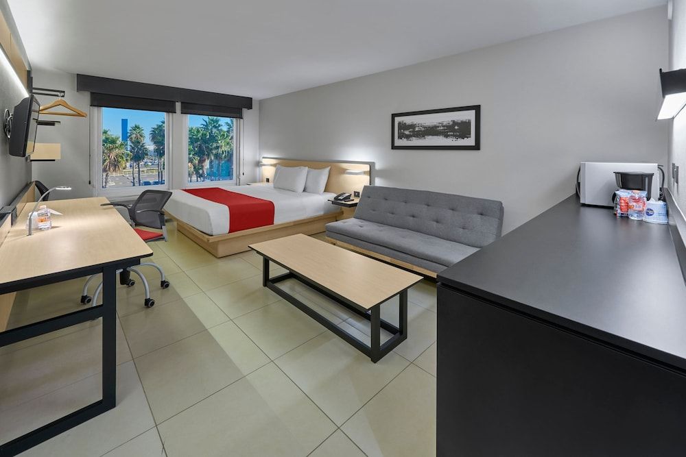City Express by Marriott Los Mochis Superior Room, 1 Queen Bed with Sofa bed 2
