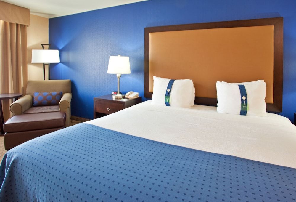 Holiday Inn Hotel & Suites PHOENIX AIRPORT by IHG Standard Room 2