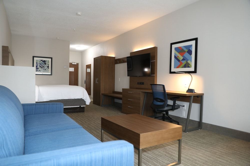 Suite, 1 King Bed, Accessible (Mobility)