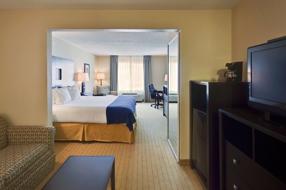 Suite, 1 King Bed, Accessible (Mobility)