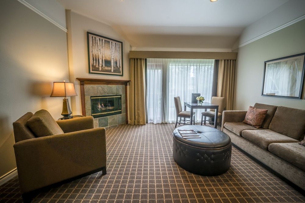 Pine Ridge Inn Suite, 1 King Bed, River View, Ground Floor 6