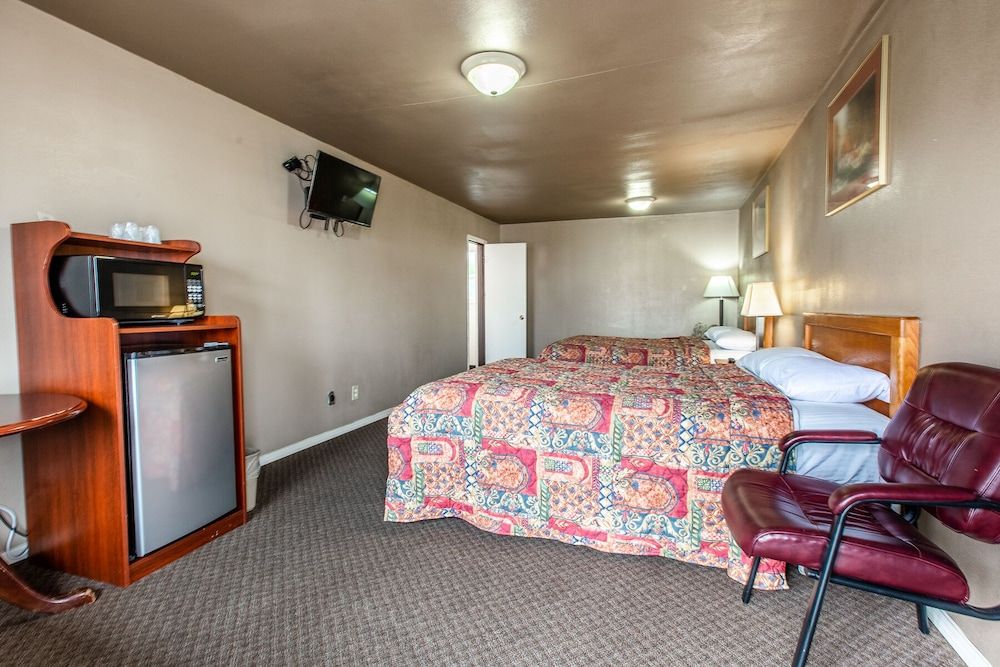 Autzen Inn Room, 2 Double Beds, Non Smoking 3